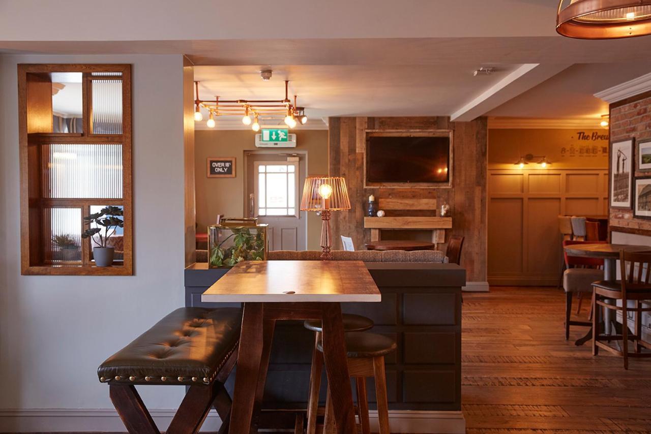 The Churchill By Greene King Inns Royal Wootton Bassett Bagian luar foto