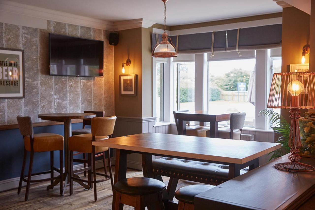 The Churchill By Greene King Inns Royal Wootton Bassett Bagian luar foto