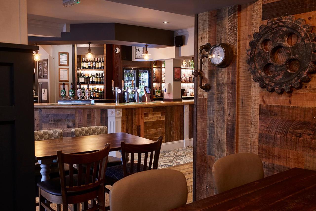 The Churchill By Greene King Inns Royal Wootton Bassett Bagian luar foto