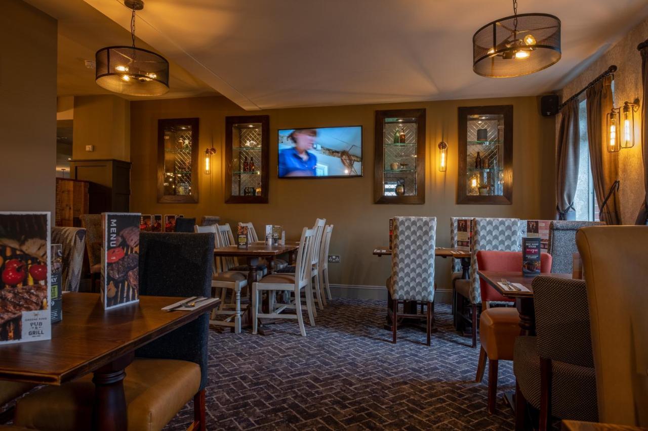 The Churchill By Greene King Inns Royal Wootton Bassett Bagian luar foto