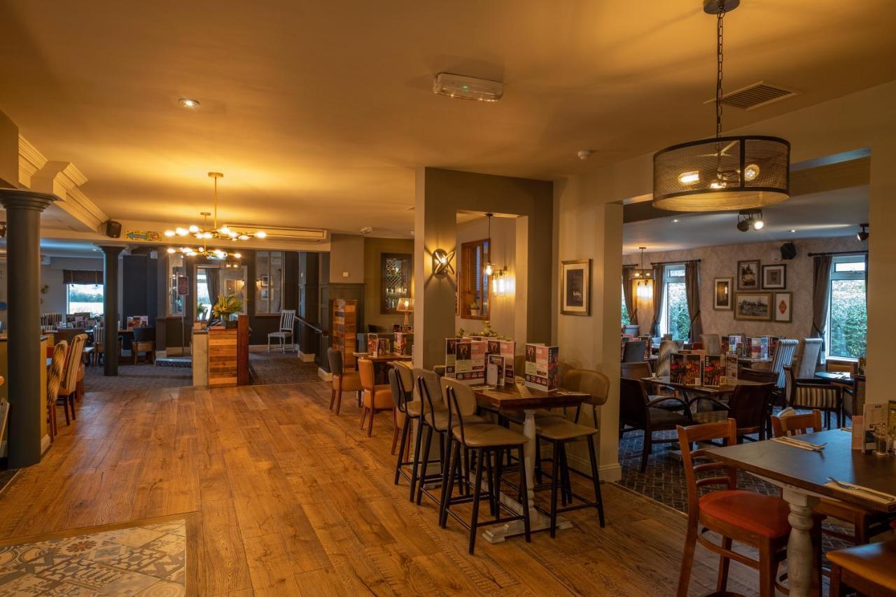 The Churchill By Greene King Inns Royal Wootton Bassett Bagian luar foto