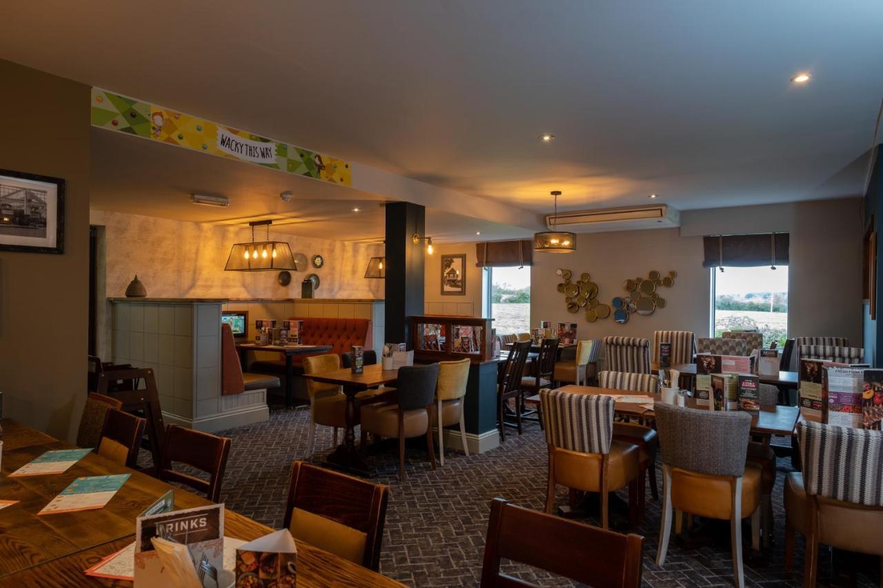The Churchill By Greene King Inns Royal Wootton Bassett Bagian luar foto